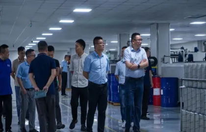 XCMG-Bagger- und Händlerdelegation besucht Zhejiang Headman Filtration Technology Co., Ltd. und erkundet neue Grenzen in der Filtertechnologie, Innovation und Zusammenarbeit